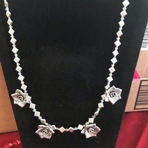 Stunning silver rose necklace. 18 inches